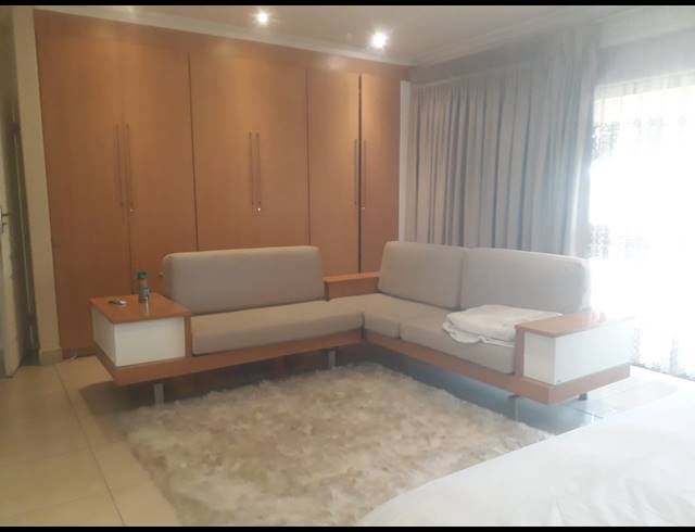 4 BEDROOM HOUSE FOR SALE IN ZINNIAVILLE